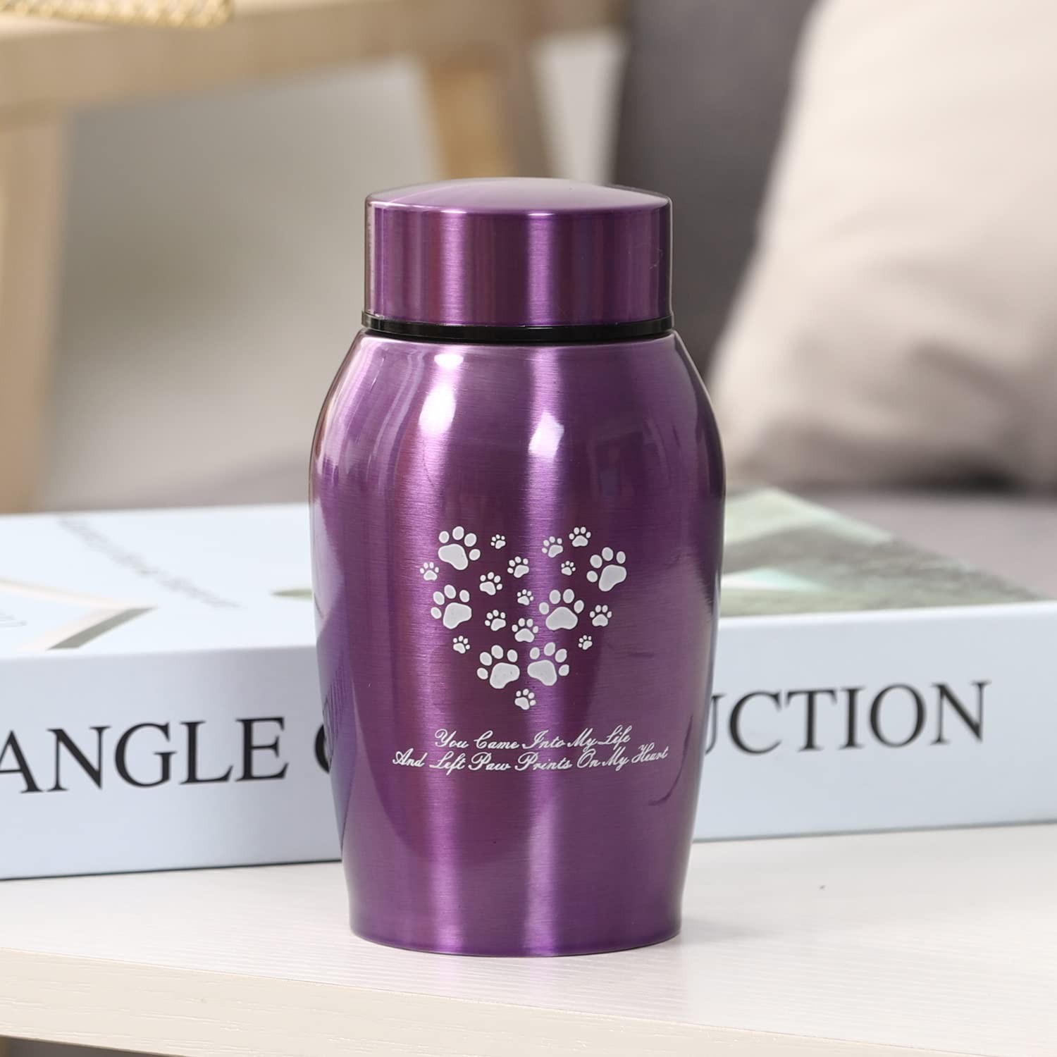 Youdear Memorials screw-top lid ensures secure ash storage and dryness.