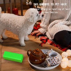 Ysofun pet hair remover brush action illustrates easy brushing to gather hair.