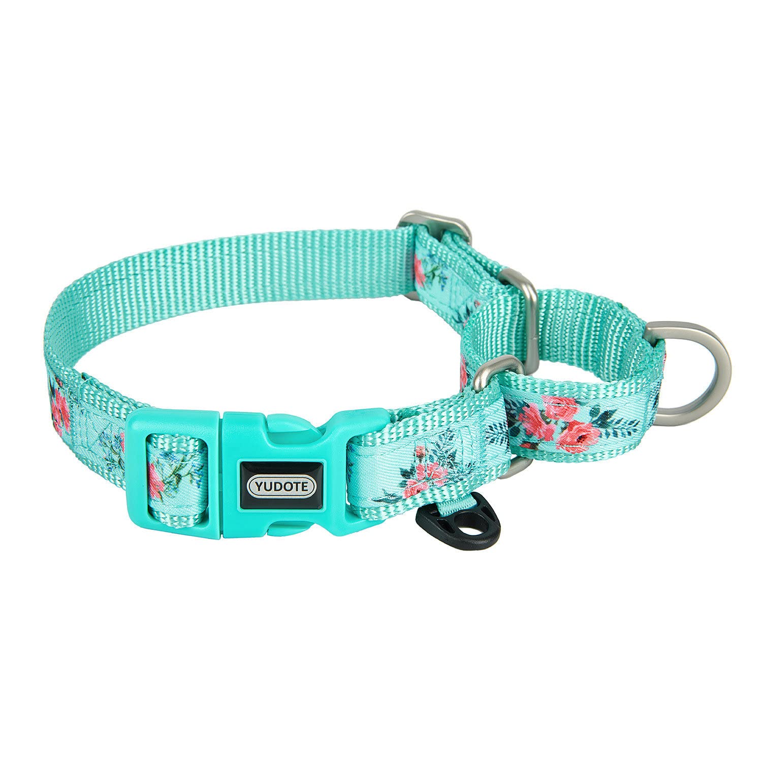YUDOTE escape-proof design on a playful dog during a walk.