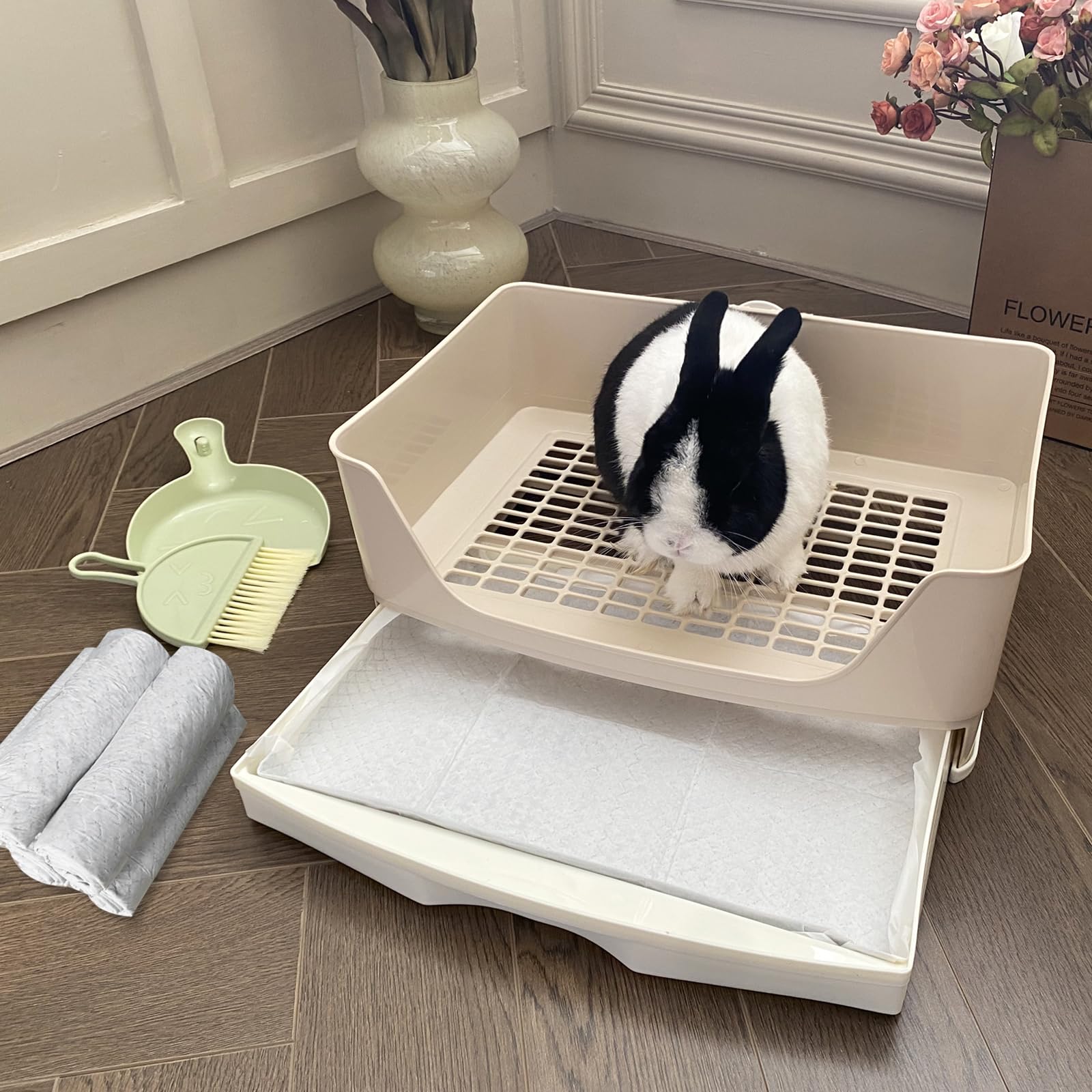 Yuoaes large edges prevent spills during bunny potty training