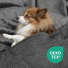 ZAKAPAWS durable edge stitching resists wear from daily use.