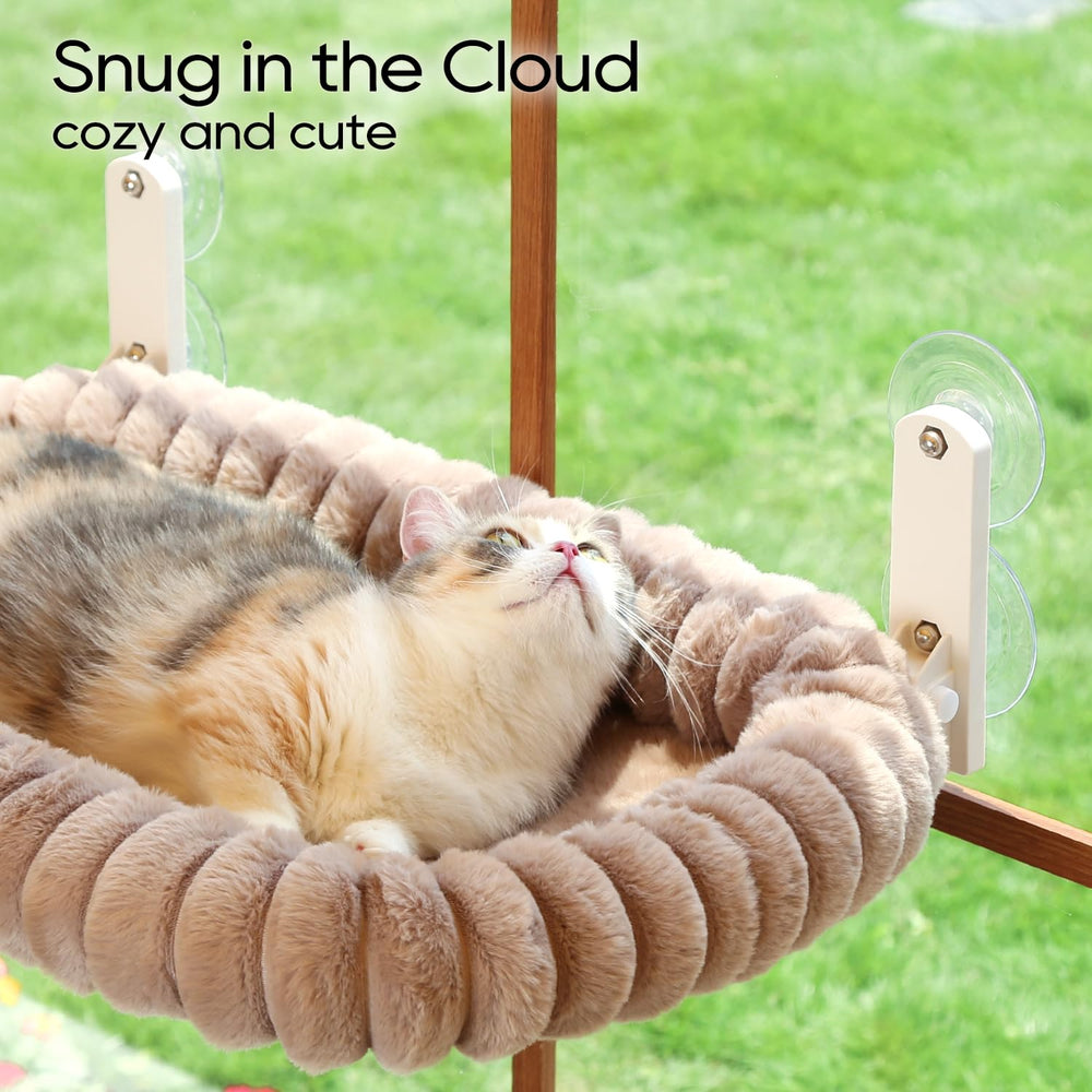 Zakkart SnugCloud 4-sided bolster surrounds the cat for snug comfort.