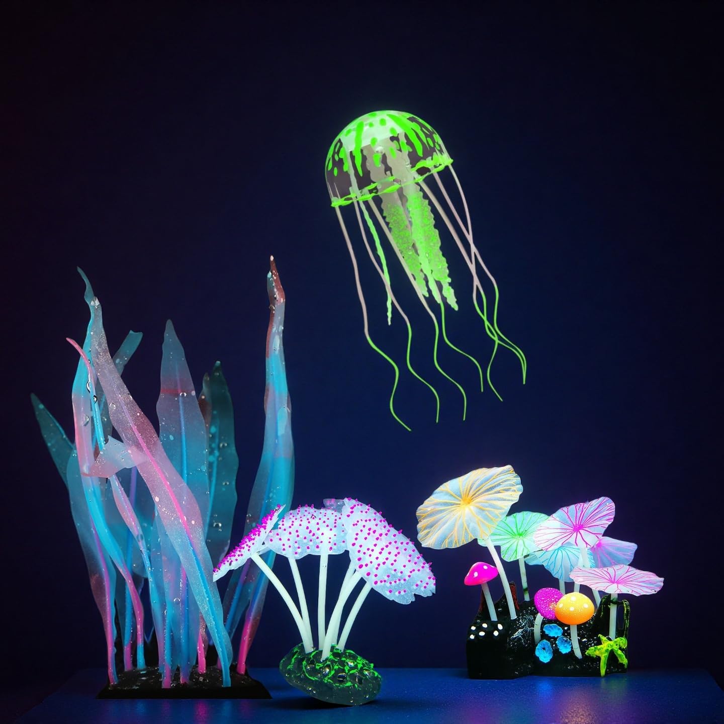 Zeiwysi aquarium decor arrangement demonstrates stacking among plants.