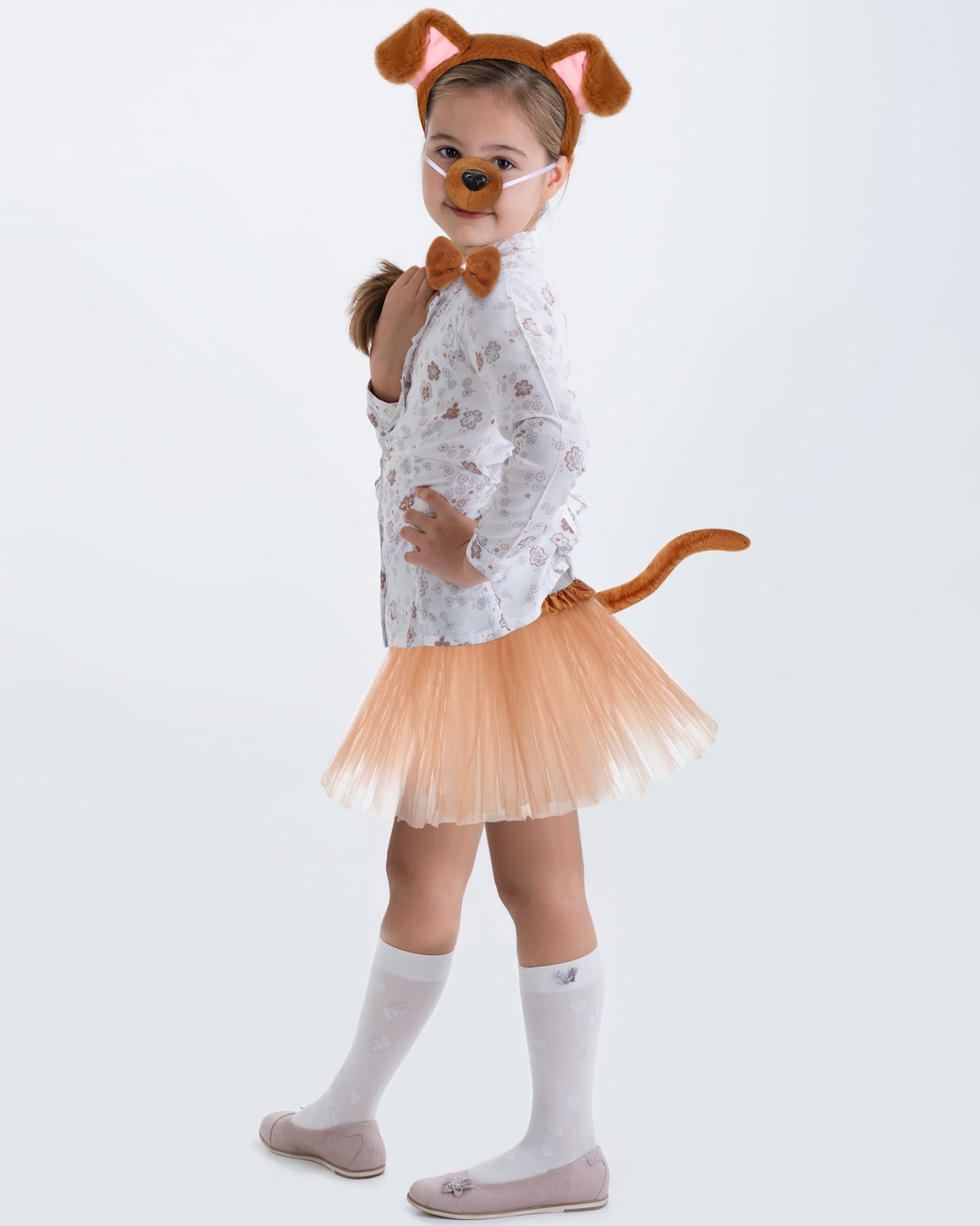 Zhanmai dog paw gloves provide snug fit for active role play.