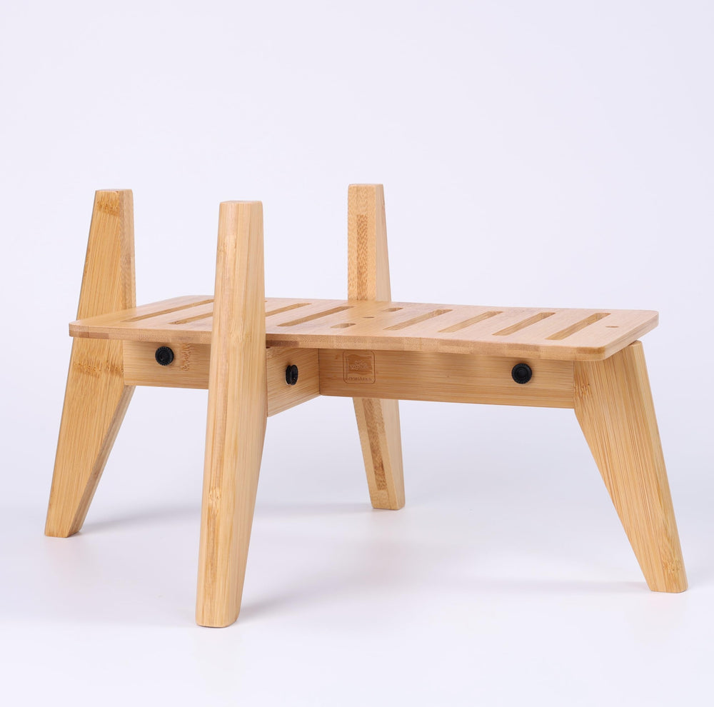 ZPirates ergonomic design supports comfortable dining positions for dogs.